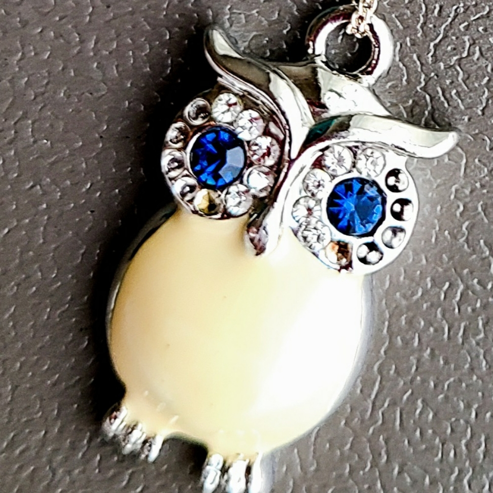 !Free! Swarovski Owl pendant